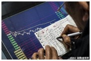 直接炒股和购买基金哪种更赚钱？比较投资方式特点与风险收益