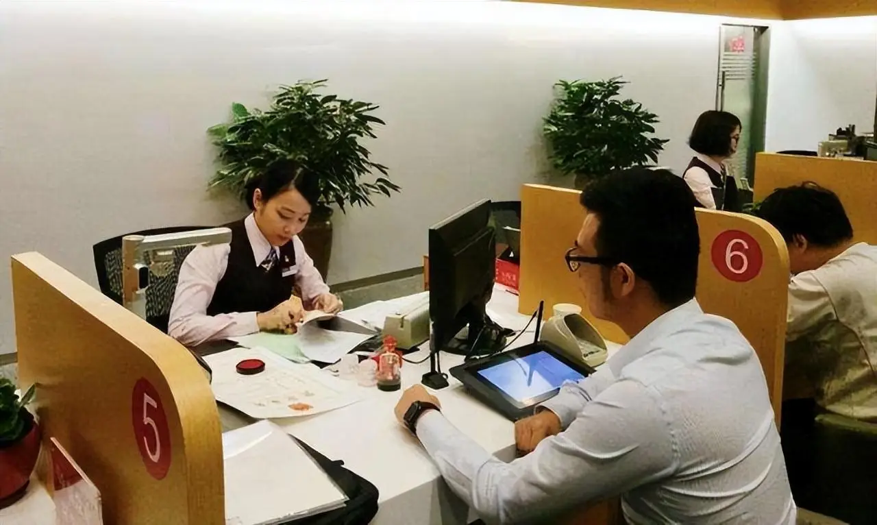 银行定期存款理财产品_中国居民储蓄率_年轻人储蓄现状